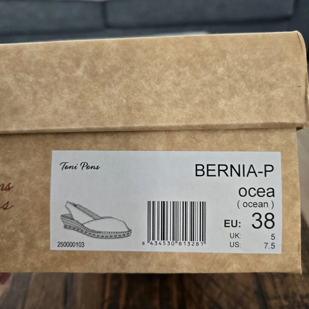 Toni Pons Bernia Women's wedge espadrilles in leather. Color: Ocean. Size US 7.5